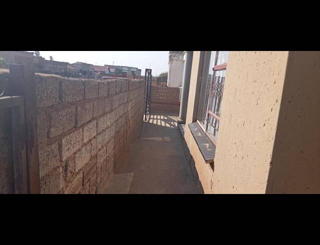 3 BEDROOM HOUSE FOR SALE IN MASHIMONG